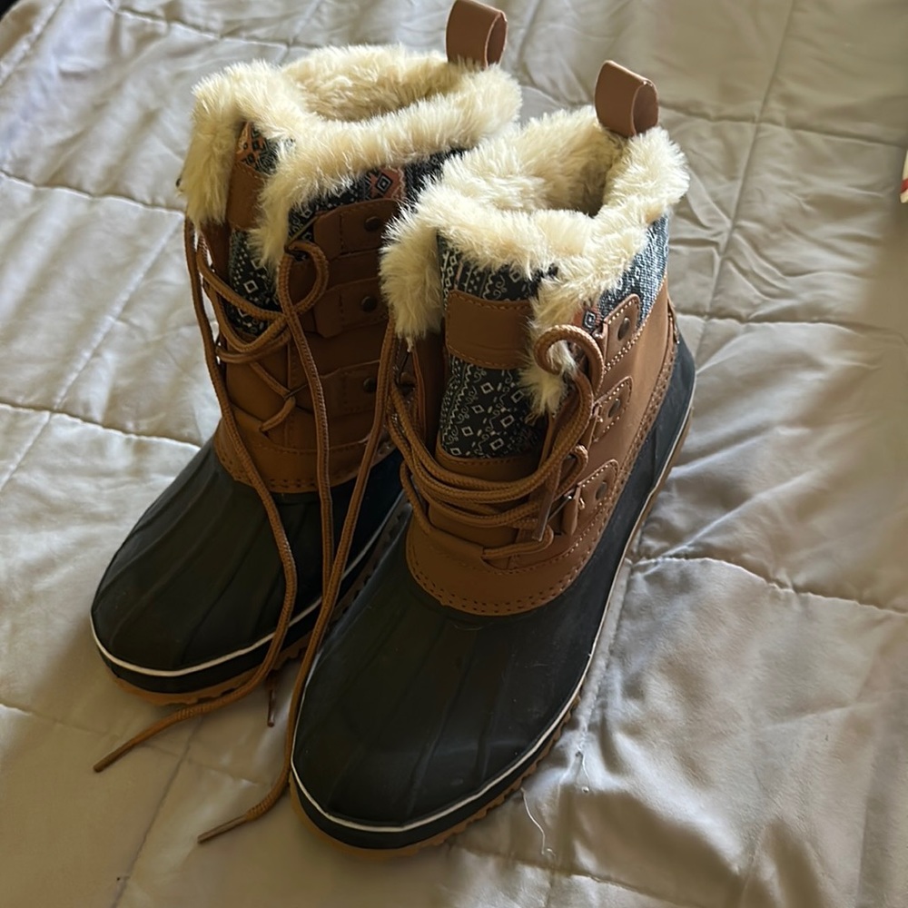 Winter duck boots.  Super cute.  Size 9.